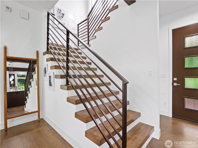 Building Photo - 4bd/3.75ba Seattle House