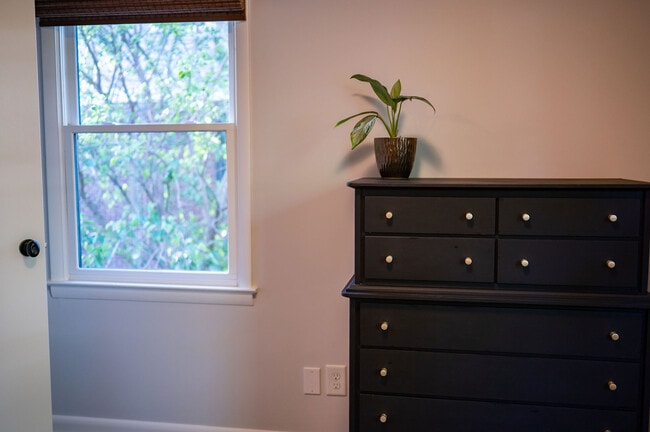 Building Photo - 926 Herrin Ave