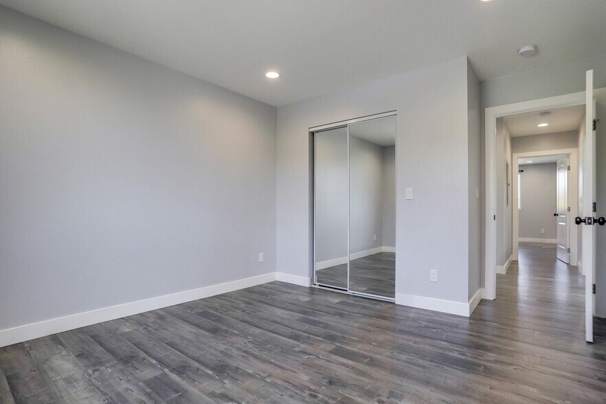 Building Photo - 5258 Oakland St