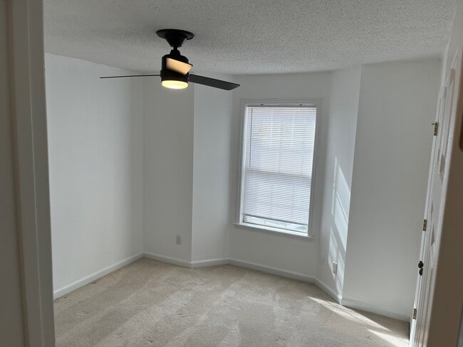 Building Photo - 6704 W Friendly Ave