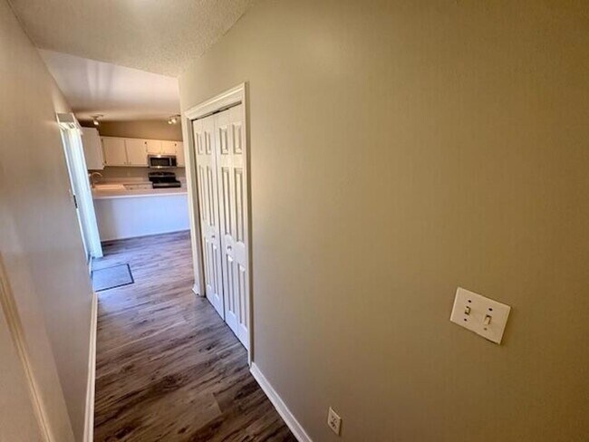 Building Photo - 2027 Las Vegas Trail