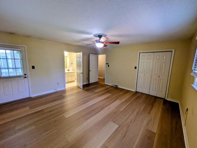 Building Photo - 6913 Crandall Ct