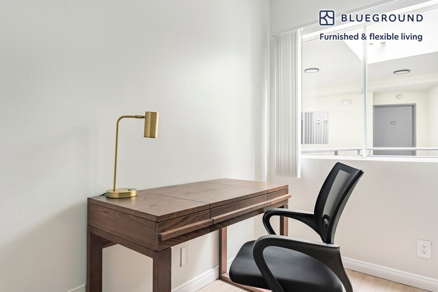 Building Photo - 16070 Sunset Blvd