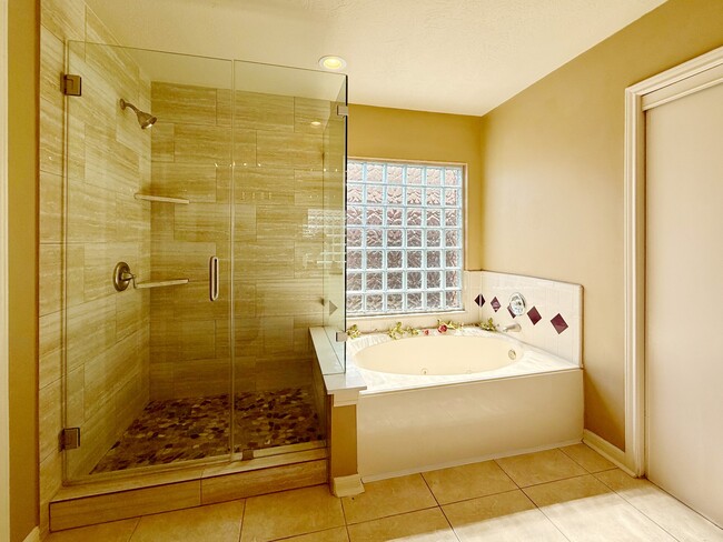 Building Photo - 3331 Double Lake Dr