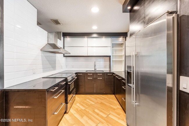 Building Photo - 1800 The Greens Way