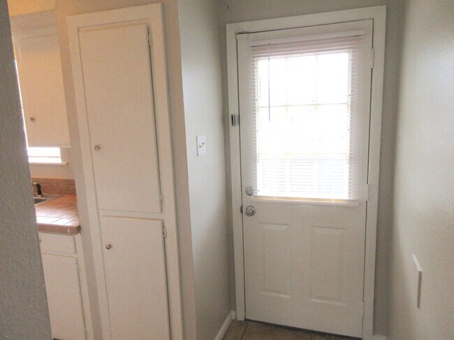 Building Photo - Spring Branch Condo  ALL BILLS PAID!