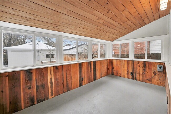 Building Photo - 2 Bed 2 Bath Home for Rent In Wash Park area!