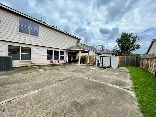 Building Photo - 19622 Rippling Brook Ln