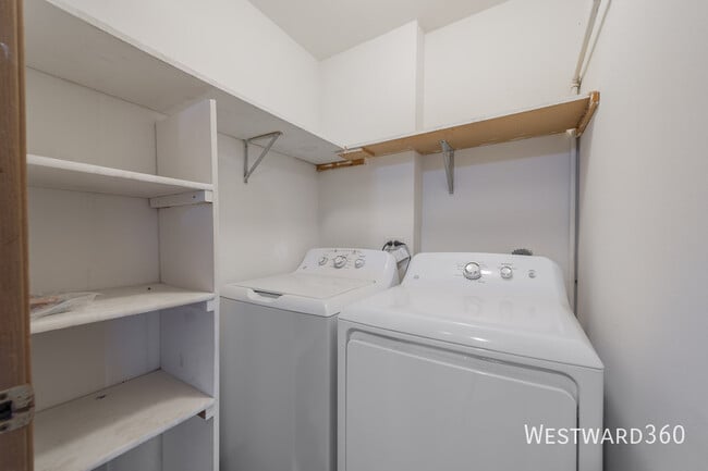 Building Photo - 915 Spiros Ct