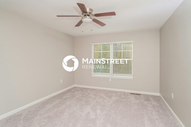 Building Photo - 3 Bedroom Pet-Friendly Home in Jeffersonville, IN with Main Street Renewal