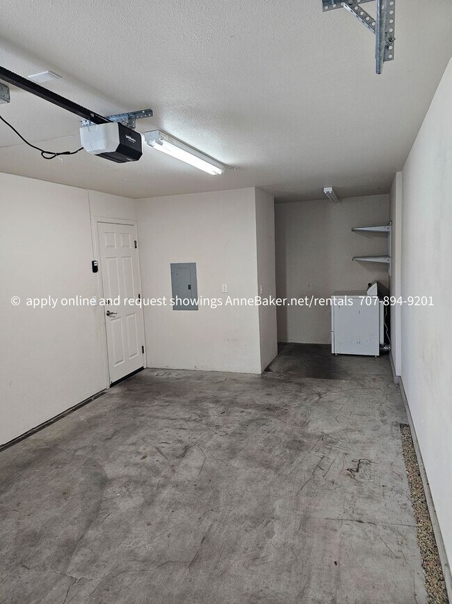 Building Photo - Close to Shopping Cloverdale 2 Bedroom Available Now
