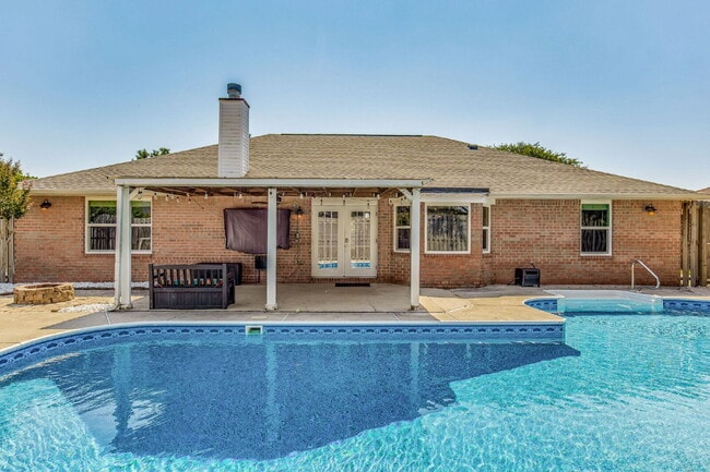 Building Photo - Welcome to your dream home! This stunning 4-bedroom, 3-bathroom residence is perfectly situated n...