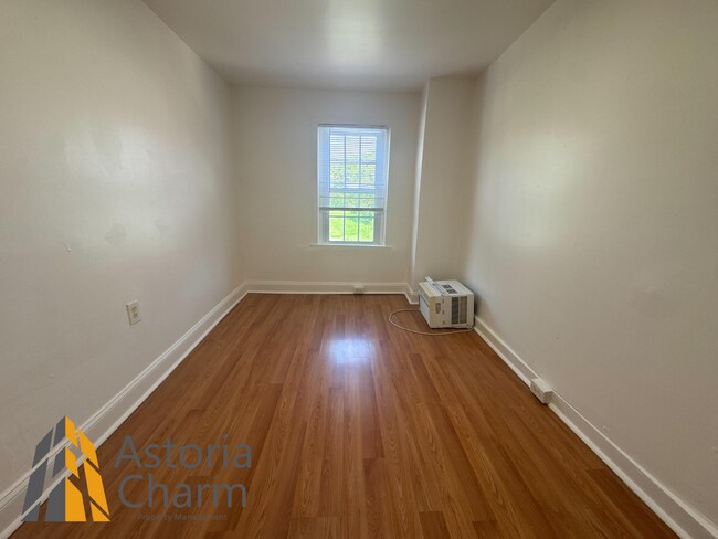 Building Photo - 1303 N Milton Ave