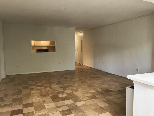 Building Photo - 6 Whittier Pl