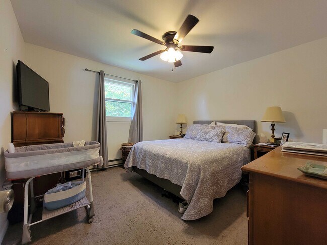 Building Photo - 350 Blue Bell Dr