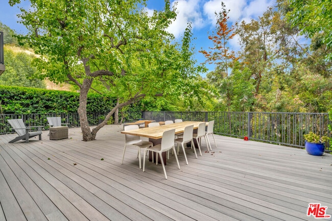 Building Photo - 3906 Alta Mesa Dr