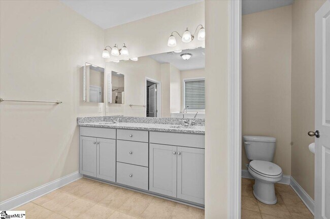 Building Photo - 906 Deephallow Pl