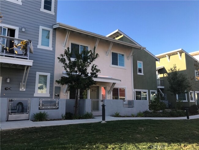 Building Photo - 815 Humbert Ave