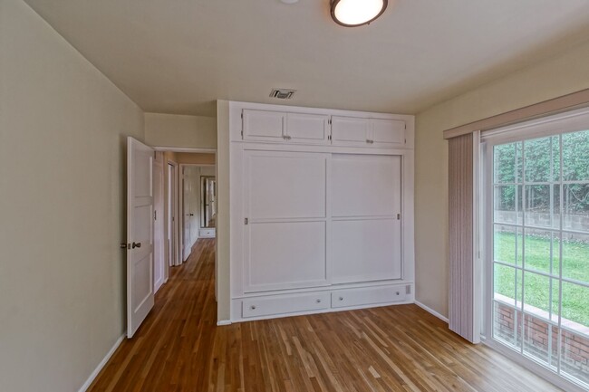 Building Photo - 7866 Flight Ave