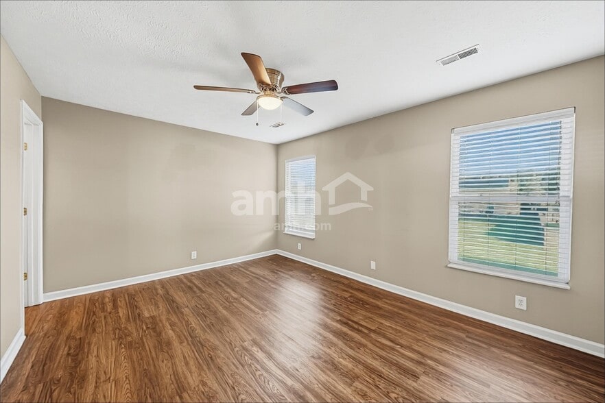Building Photo - 4060 Longfellow Dr