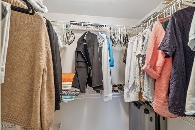 Building Photo - 4538 SE 5th Pl