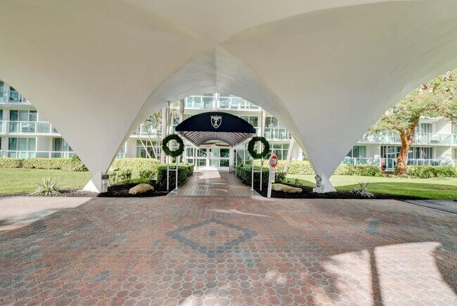 Building Photo - 333 NE 21st Ave