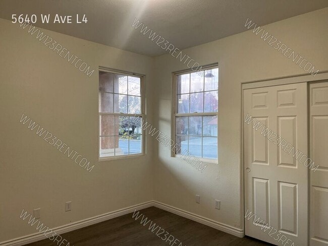 Building Photo - 5640 W Ave L4