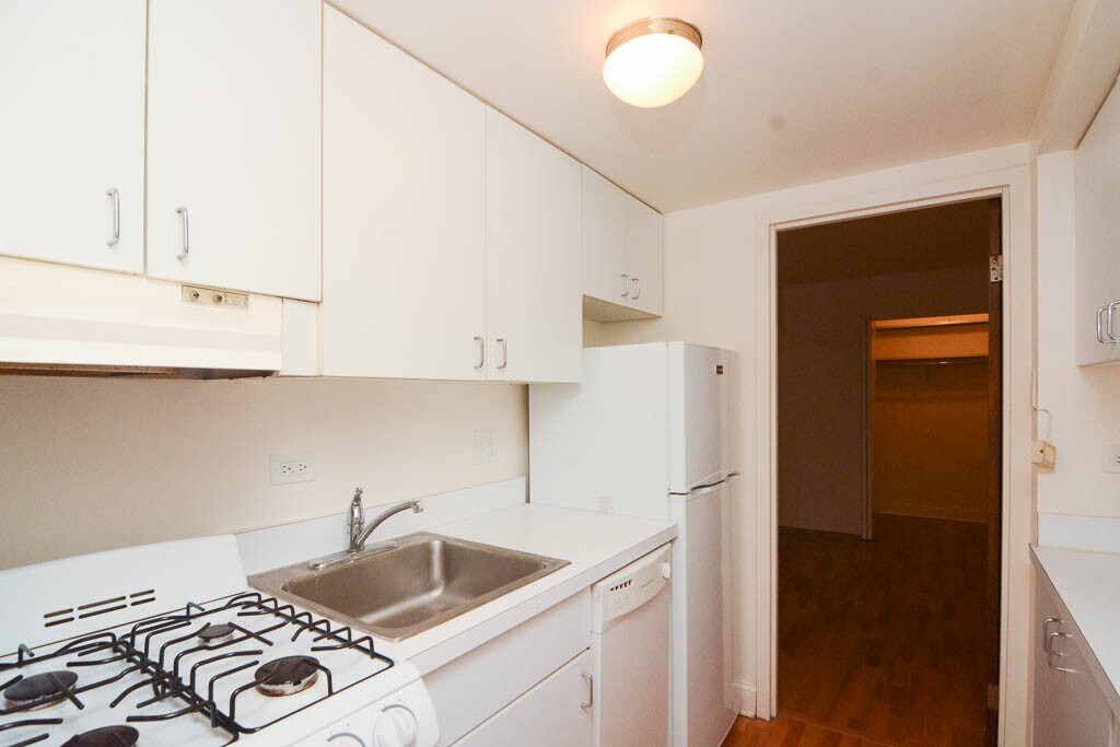 Building Photo - 622 W Wellington Ave