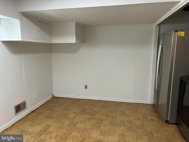 Building Photo - 5608 Heming Ave