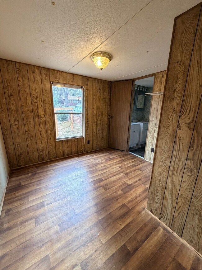 Building Photo - 113 Bream Ave