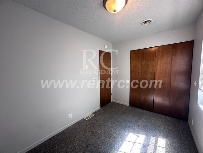 Building Photo - 15986 Arrowhead Rd