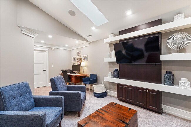 Building Photo - 4 Goldman Ct