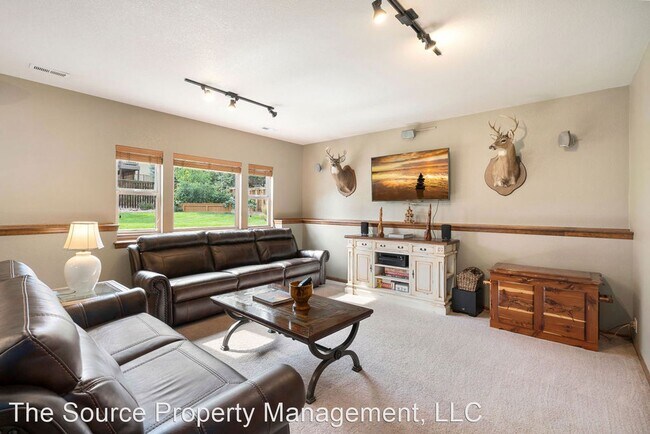 Building Photo - 3 br, 2 bath House - 4403 Cushing Dr