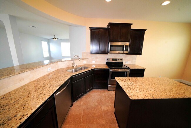 Building Photo - Immaculate rental now available in coveted...