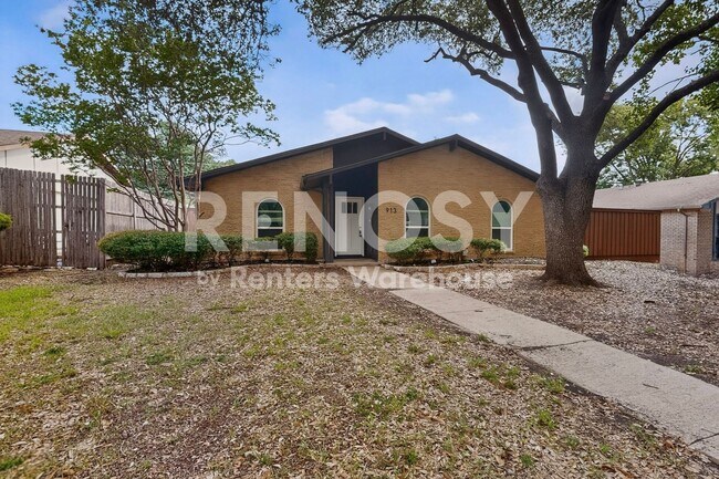 Building Photo - 913 Overdowns Dr