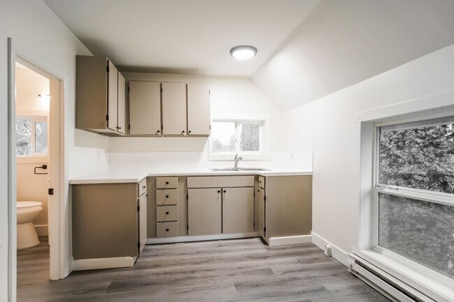 Building Photo - 135NE