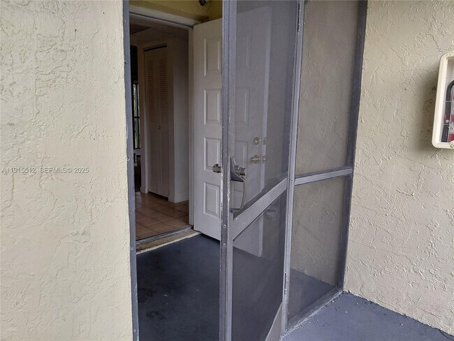 Building Photo - 999 Hamilton Dr