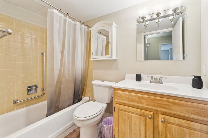 Building Photo - 1711 Bellevue Ave