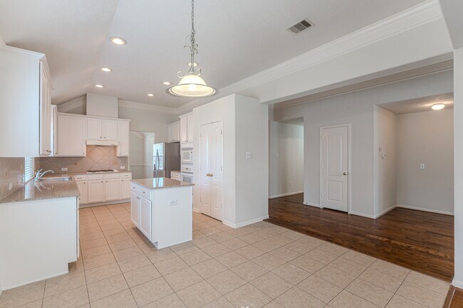 Building Photo - 6618 Trenton Lake Ln