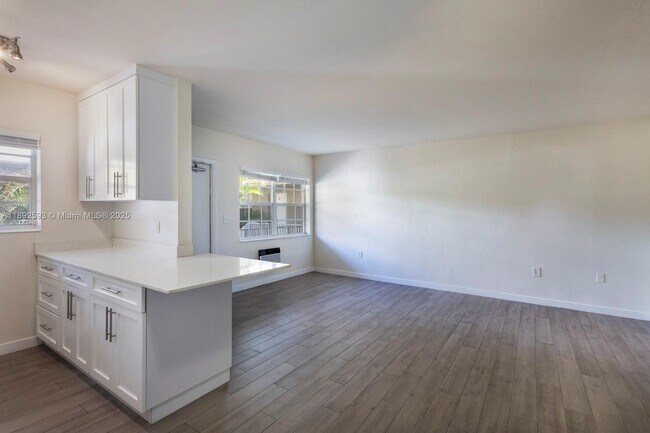 Building Photo - 6511 Santona St