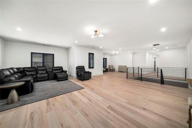 Building Photo - 2309 Dinsmore Rd