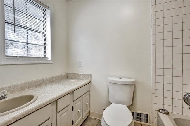 Building Photo - 1812 Wiggins Cir SW