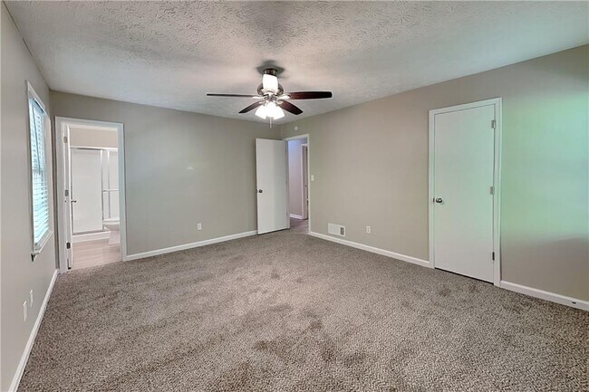 Building Photo - 2693 Raven Trail NE