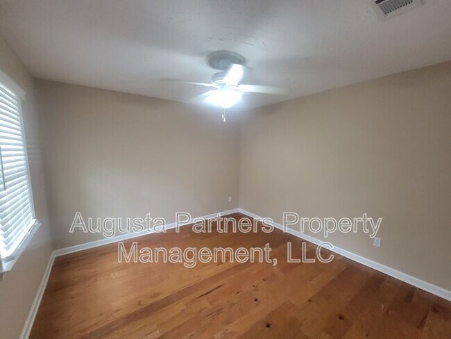 Building Photo - 288 Wakefield Ln S