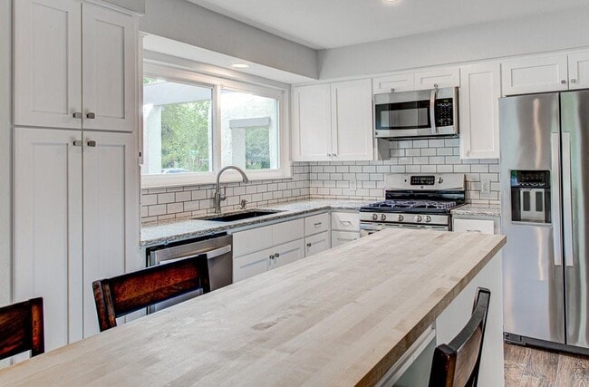 Building Photo - 1406 Thornridge Rd