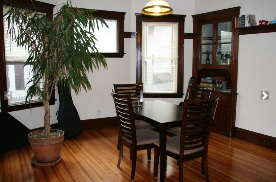 Building Photo - 54 Hobson St