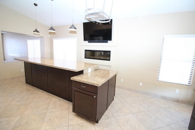 Building Photo - 5437 W Bluefield Ave