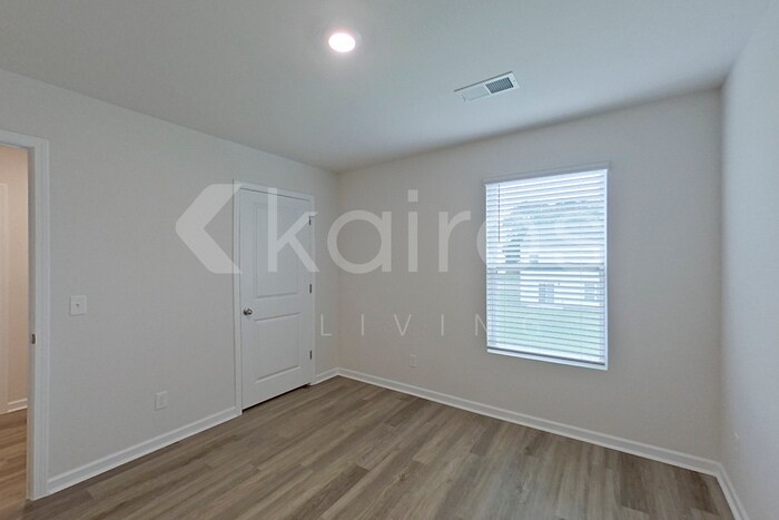 Building Photo - 107 Overstreet Way