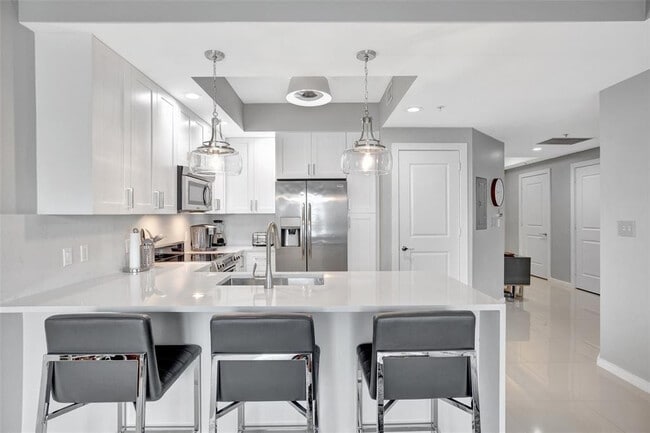 Building Photo - 315 NE 3rd Ave