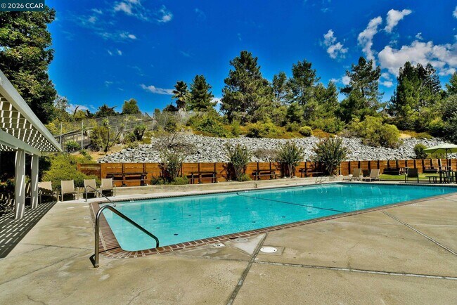 Building Photo - 340 Borica Dr
